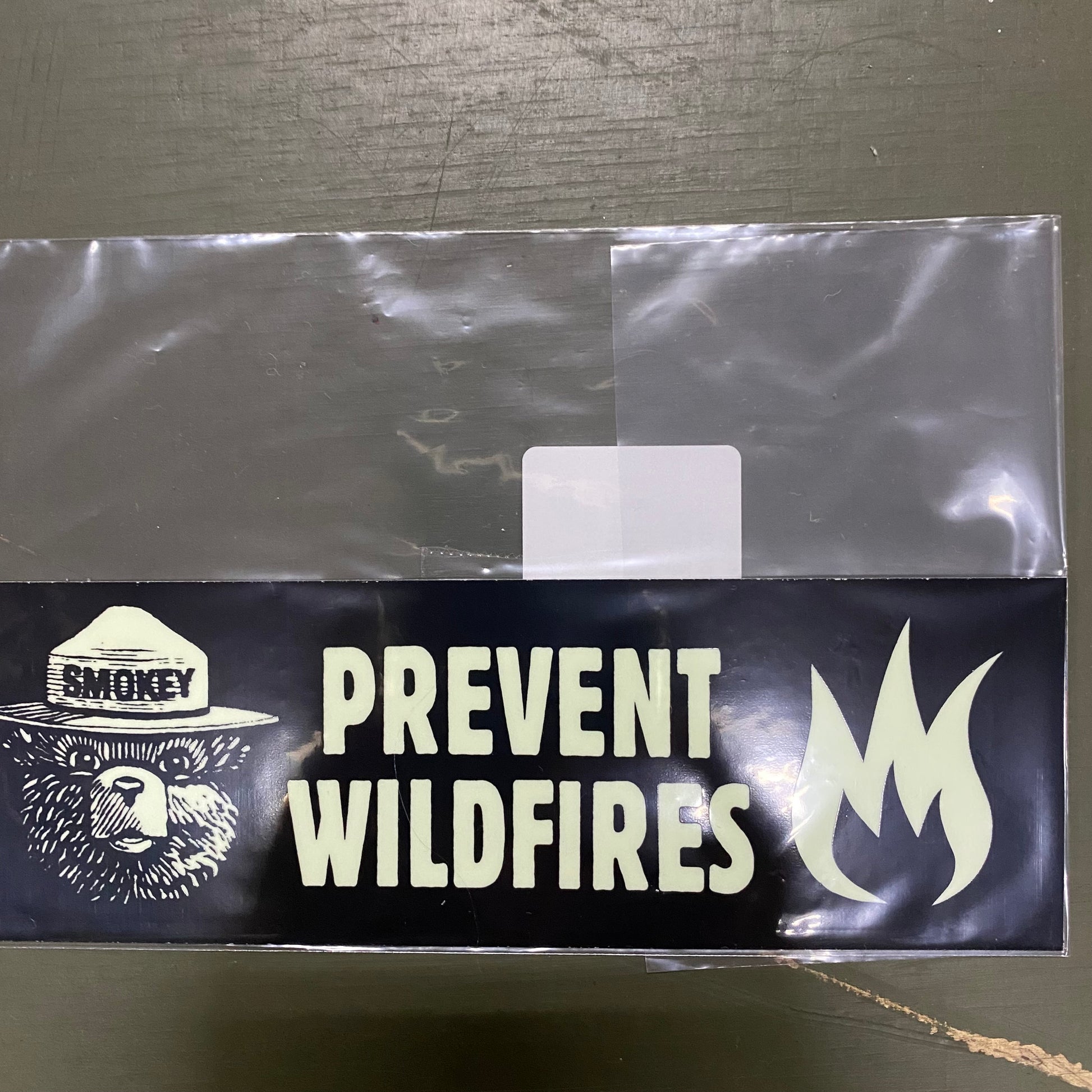 SMOKEY BEAR/スモーキー・ベア PREVENT WILDFIRESステッカー ブラック ｜南国 高知のジーパン屋 ORIGINAL