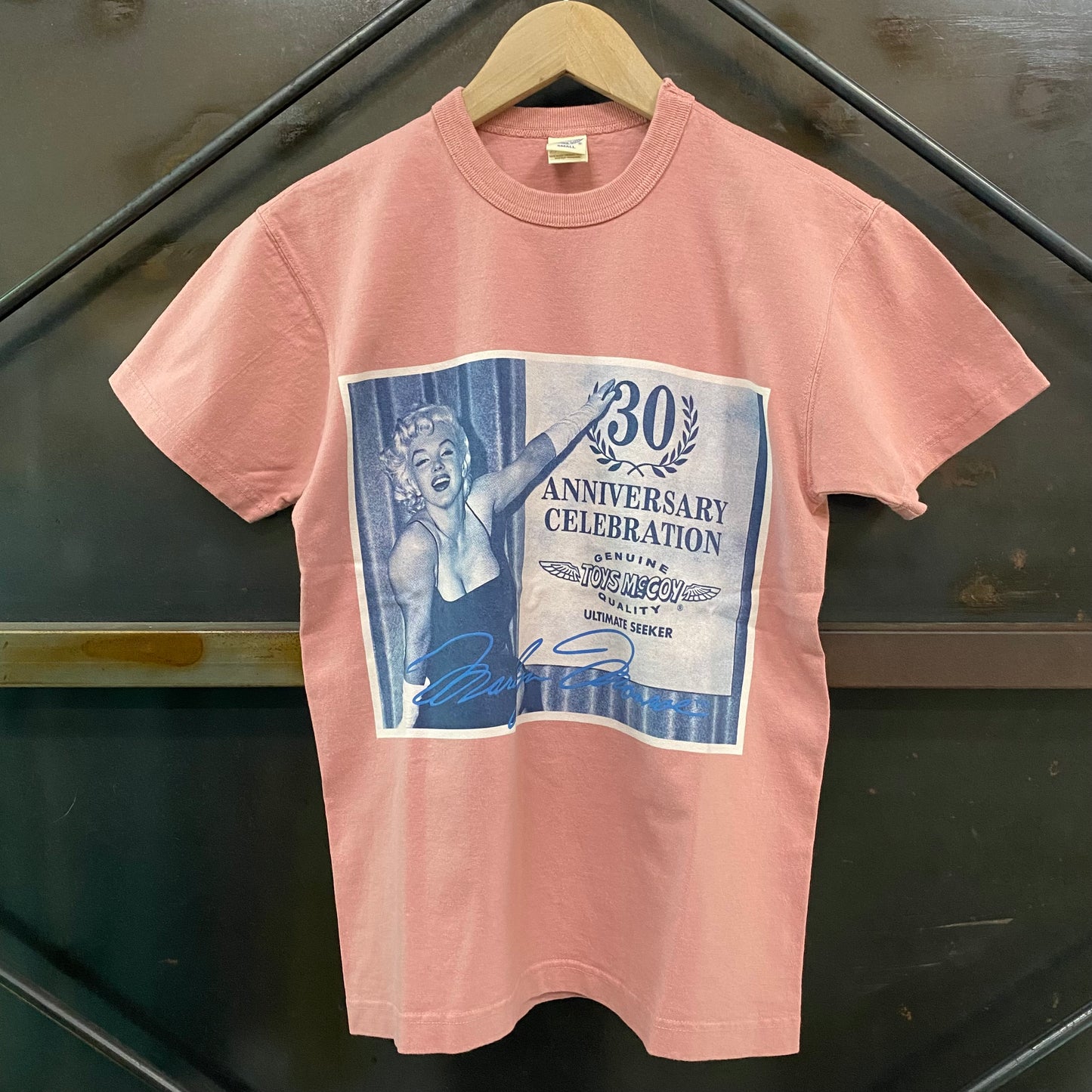 TOY'S McCOY/トイズマッコイ MARILYN MONROE TEE "CELEBRATION"/TMC2610 090 PINK ピンク Tシャツ ｜南国 高知のジーパン屋 ORIGINAL
