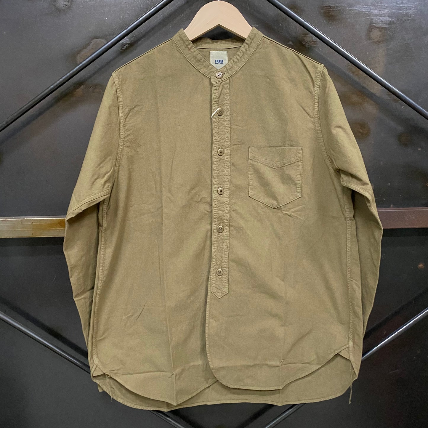 FOB FACTORY /エフオービーファクトリー DYED BAND COLLAR SHIRTS/後染めバントカラーシャツ F3464 42 MOCHA モカ トップス ｜南国 高知のジーパン屋 ORIGINAL