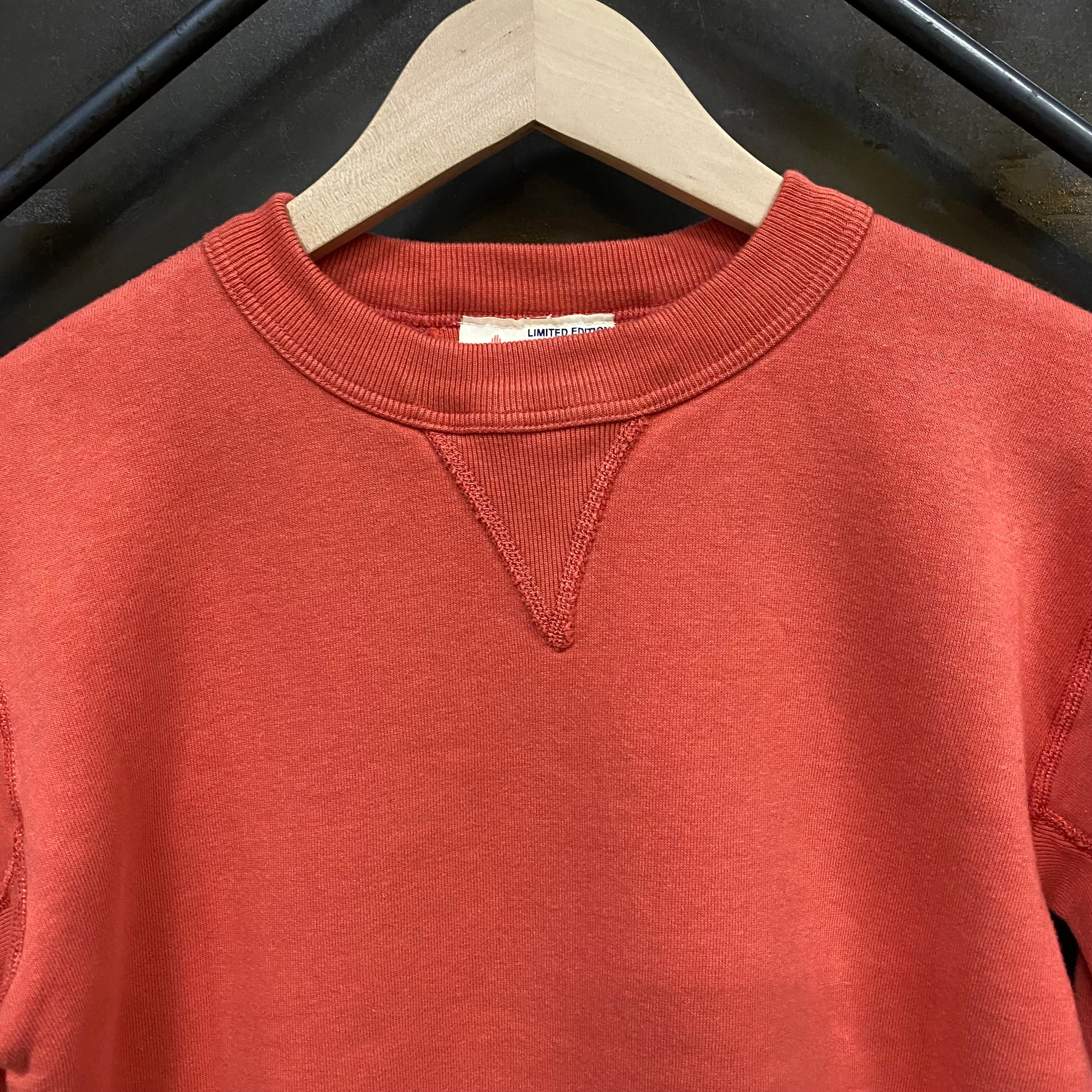 【新品】クッシュマンHARVARD HORNETS スウェット 赤 両V 丸胴 新品】クッシュマンHARVARD HORNETS スウェット 赤 両V 丸胴