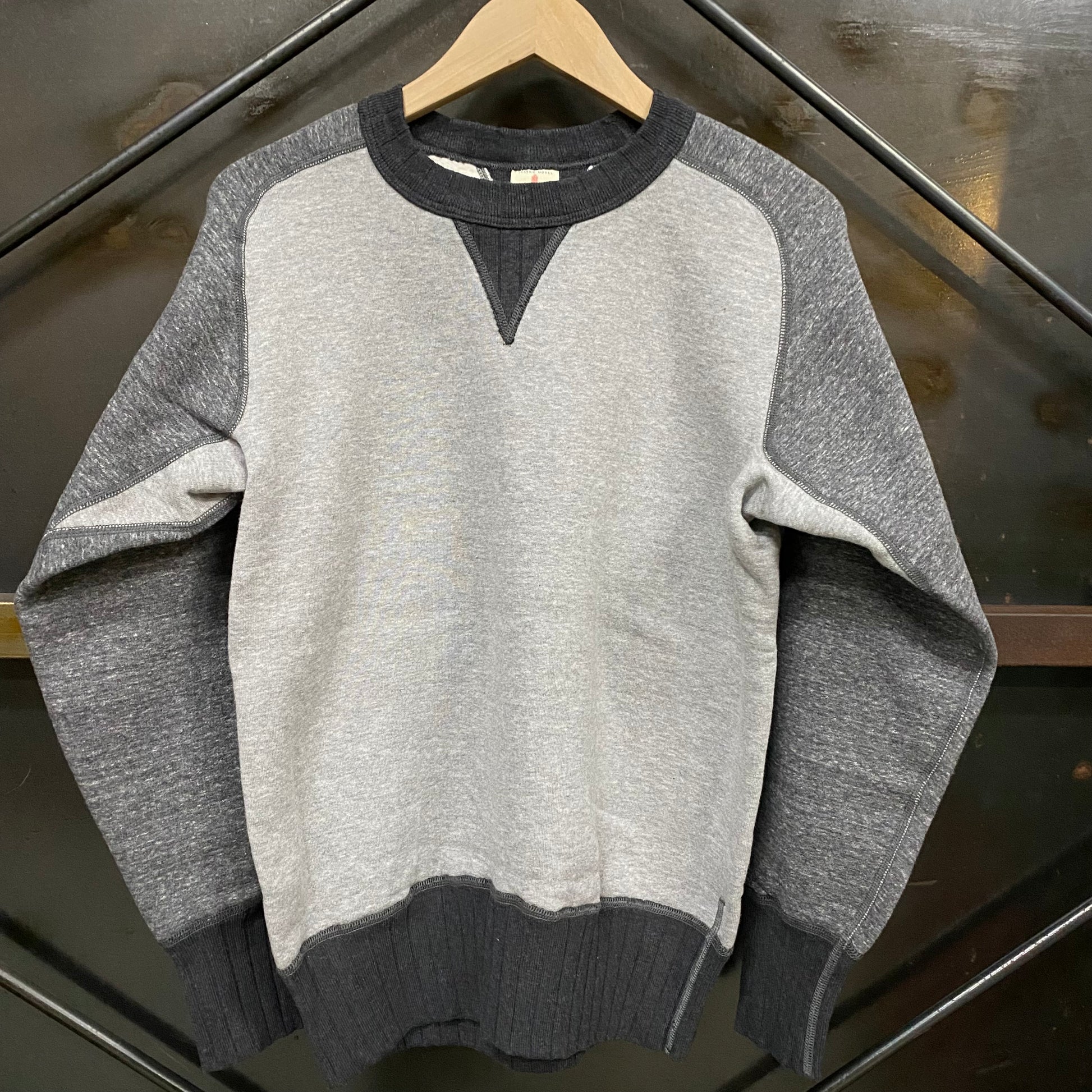 TWO MOON/トゥームーン V-GUSSET FREEDOM SLEEVE SWEATSHIRTS Vガセットフリーダムスリーブスエット/25303-77 77 HEATHER GRAY×ARAMOKU×KOIMOKU ヘザーグレー粗杢×濃杢 スウェット ｜南国 高知のジーパン屋 ORIGINAL