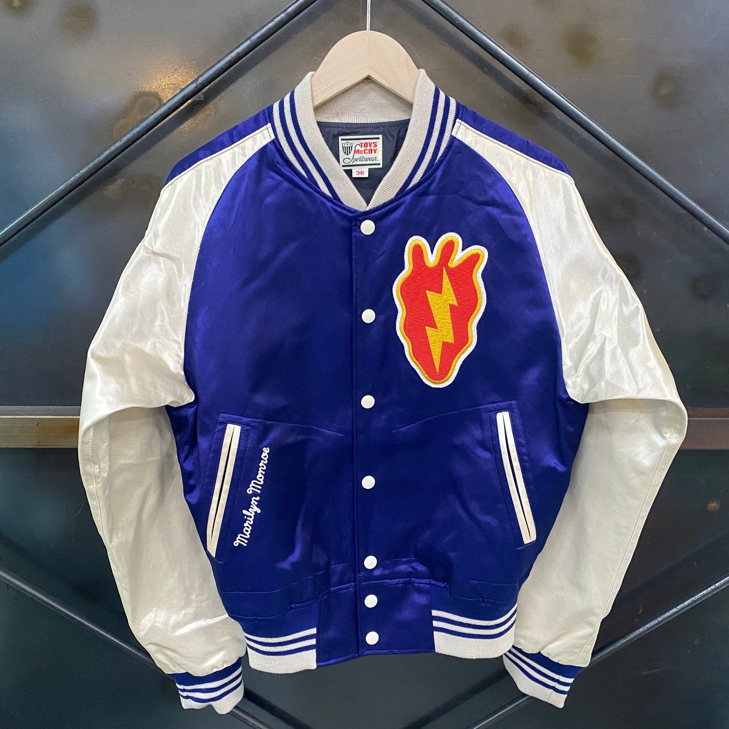 TOY'S McCOY/トイズマッコイ COTTON/RAYON SATEEN BASEBALL JACKET MARILYN MONROE " GOLDEN DRAGON "/ TMJ2303
